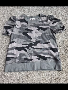 Cynthia Rowley Gray & Black Camo Short Sleeve Sweatshirt